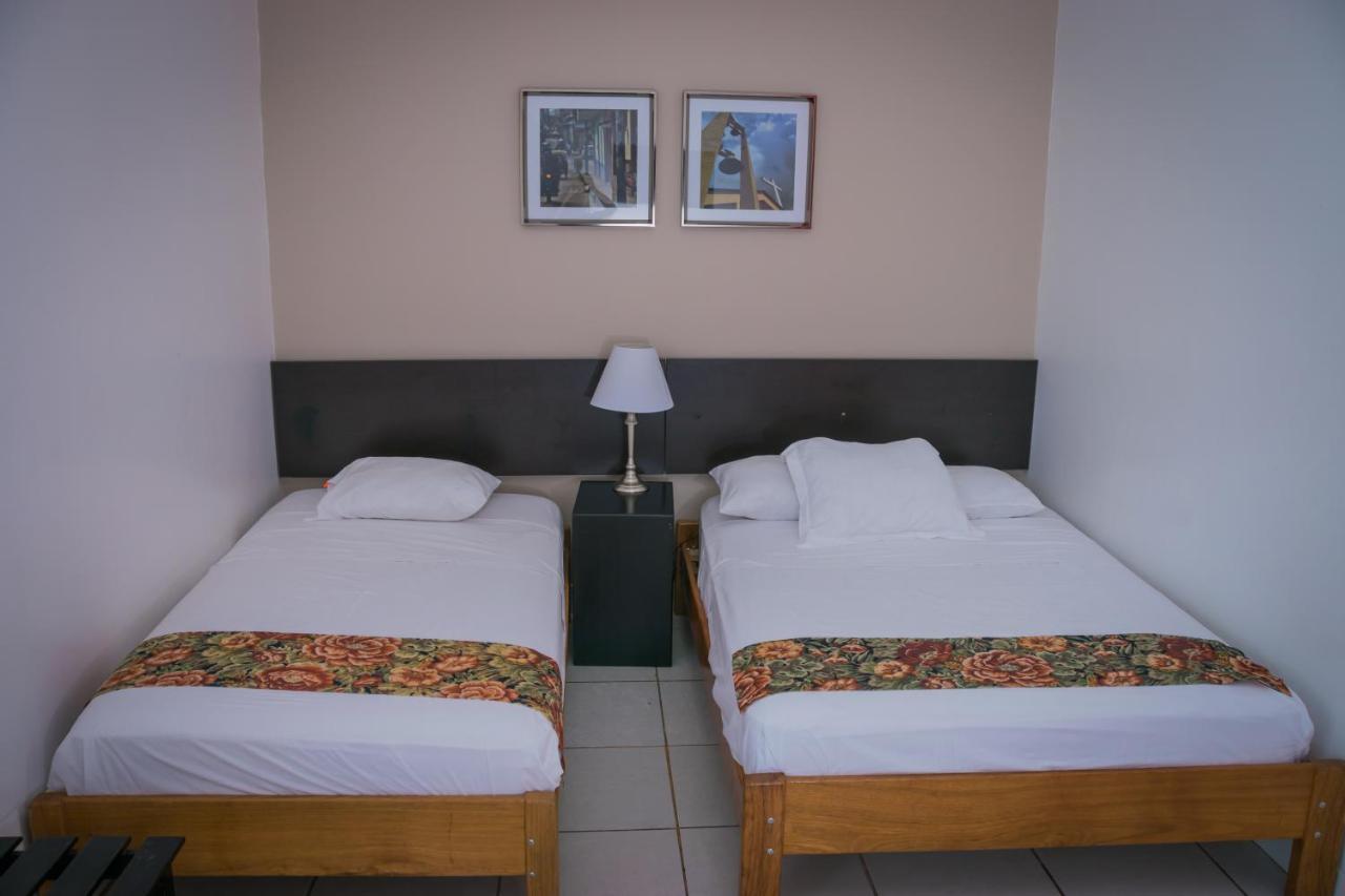 Hostal "Centrika" Tarapoto Exterior foto